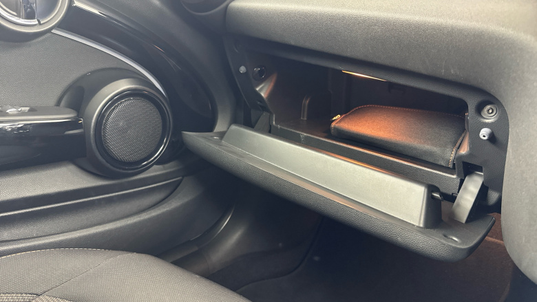 MINI Hatchback 1.5 Cooper Classic 3dr Petrol Hatchback